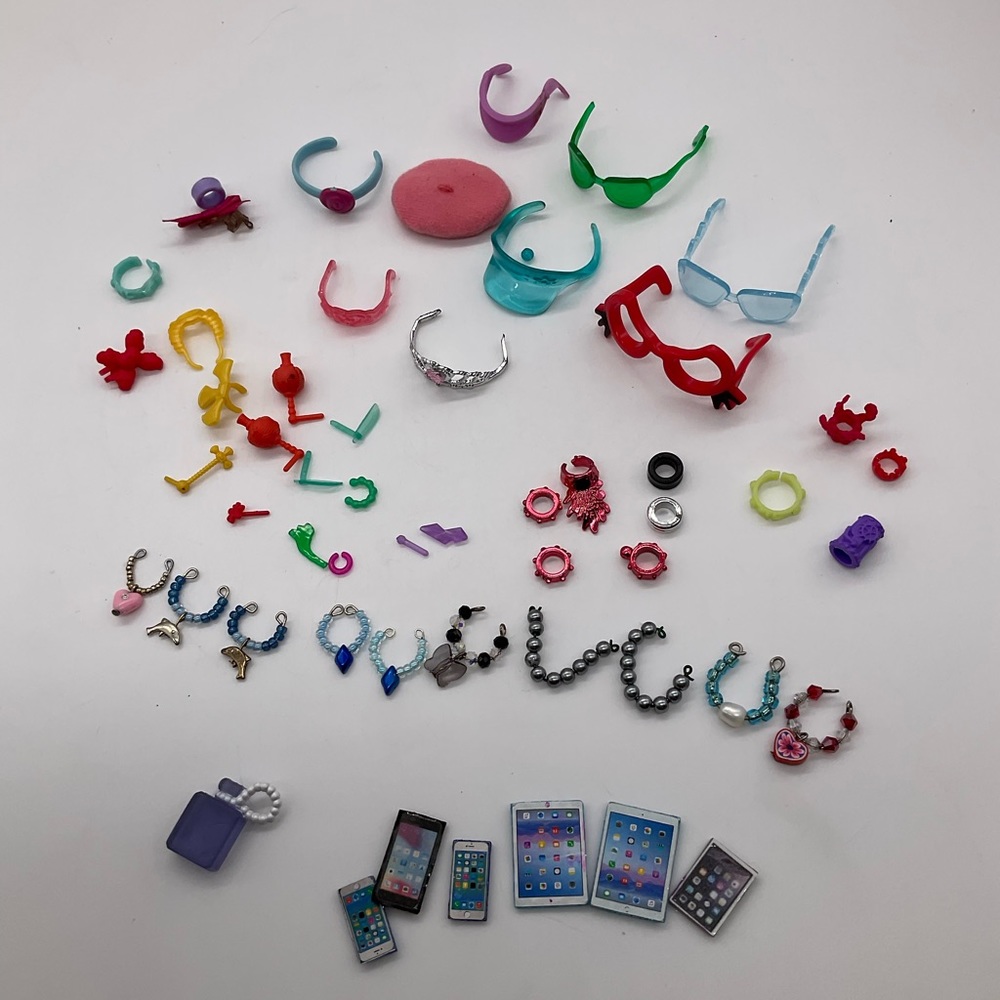 DOLL JEWELRY AND ACCESSORY LOT